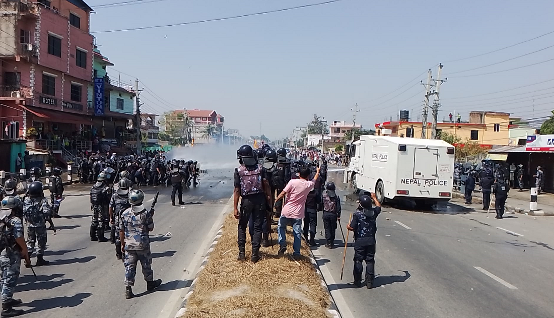 विराटनगरमा पहिचान पक्षधर र प्रहरीबीच झडप हुँदा दुई दर्जन बढी घाइते